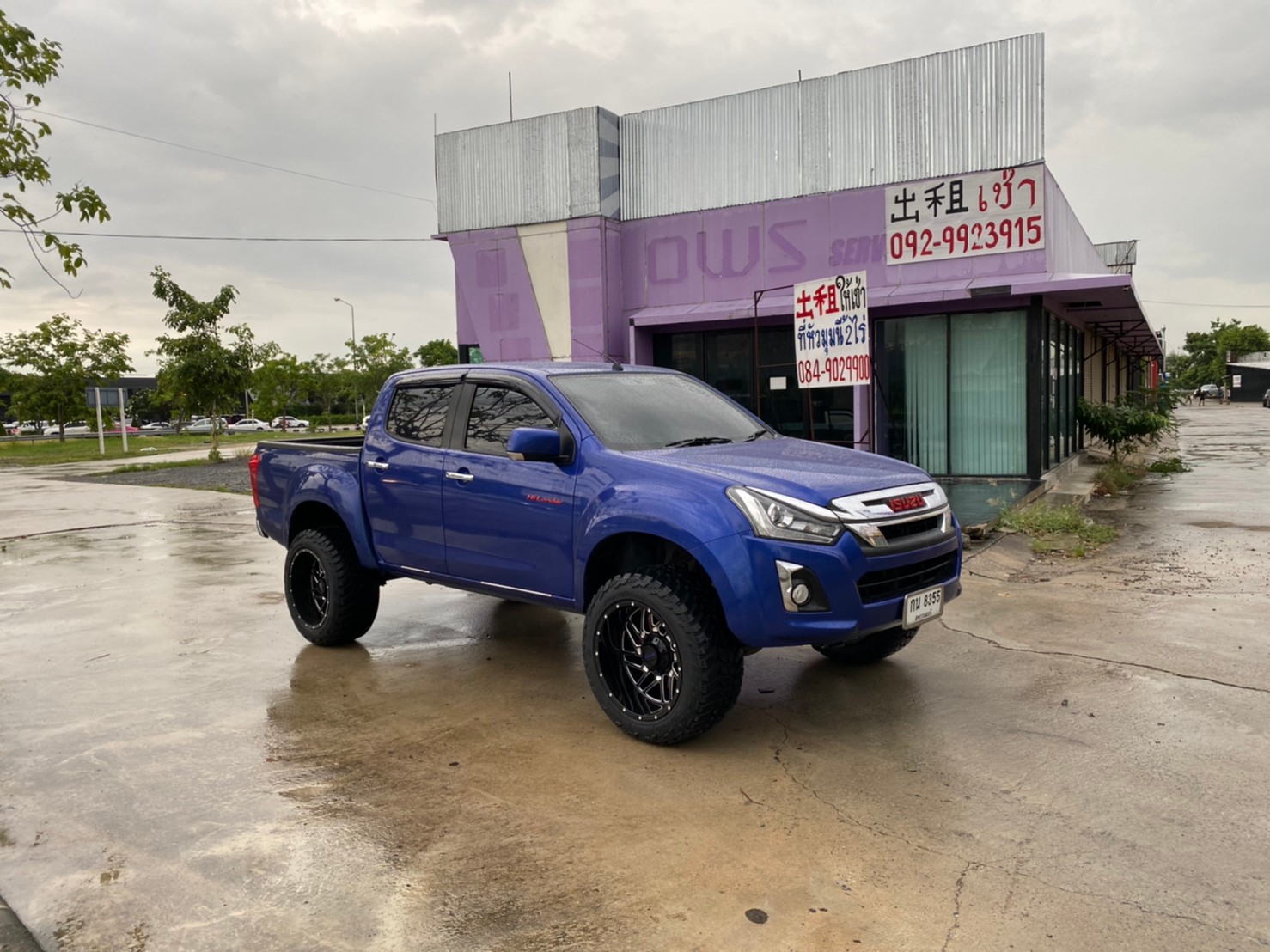 D-MAX มาจากสุพรรณบุรี จัดทรงเมกาที่ STEP9