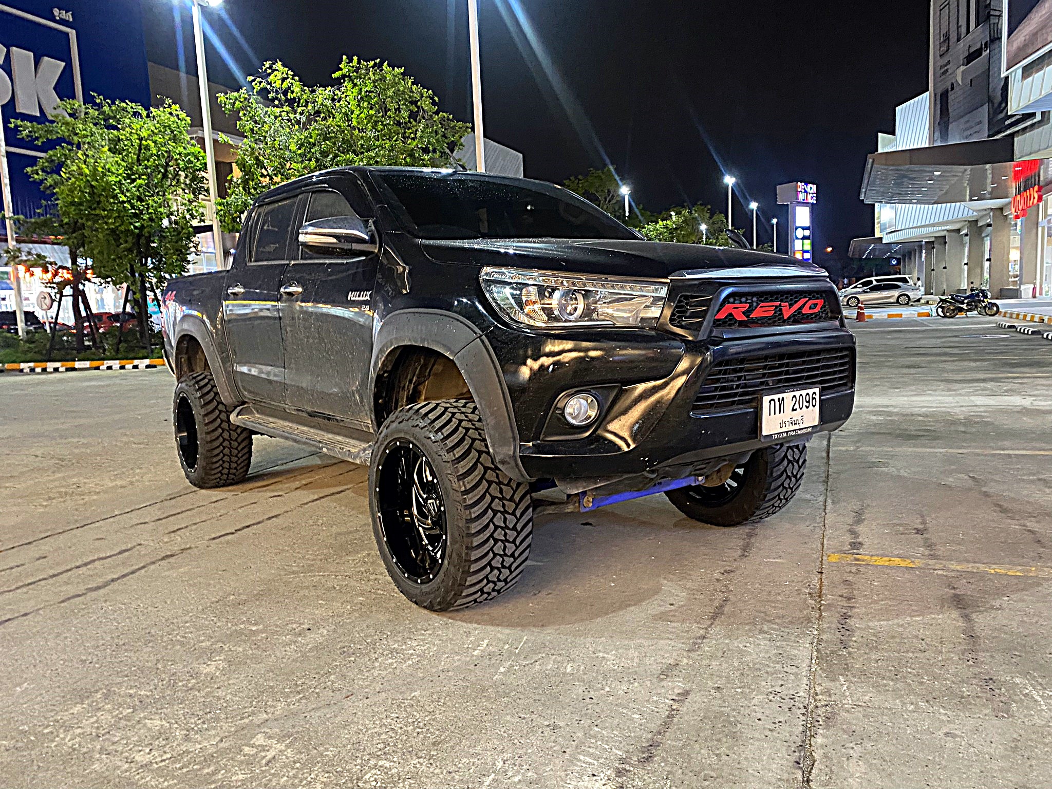 TOYOTA REVO ทรงเมกา