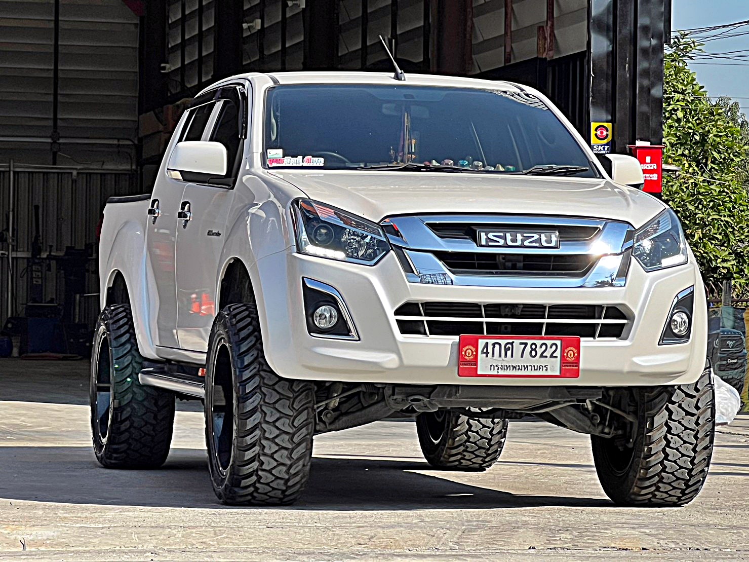 D-MAX แต่งทรงเมกาที่ STEP9