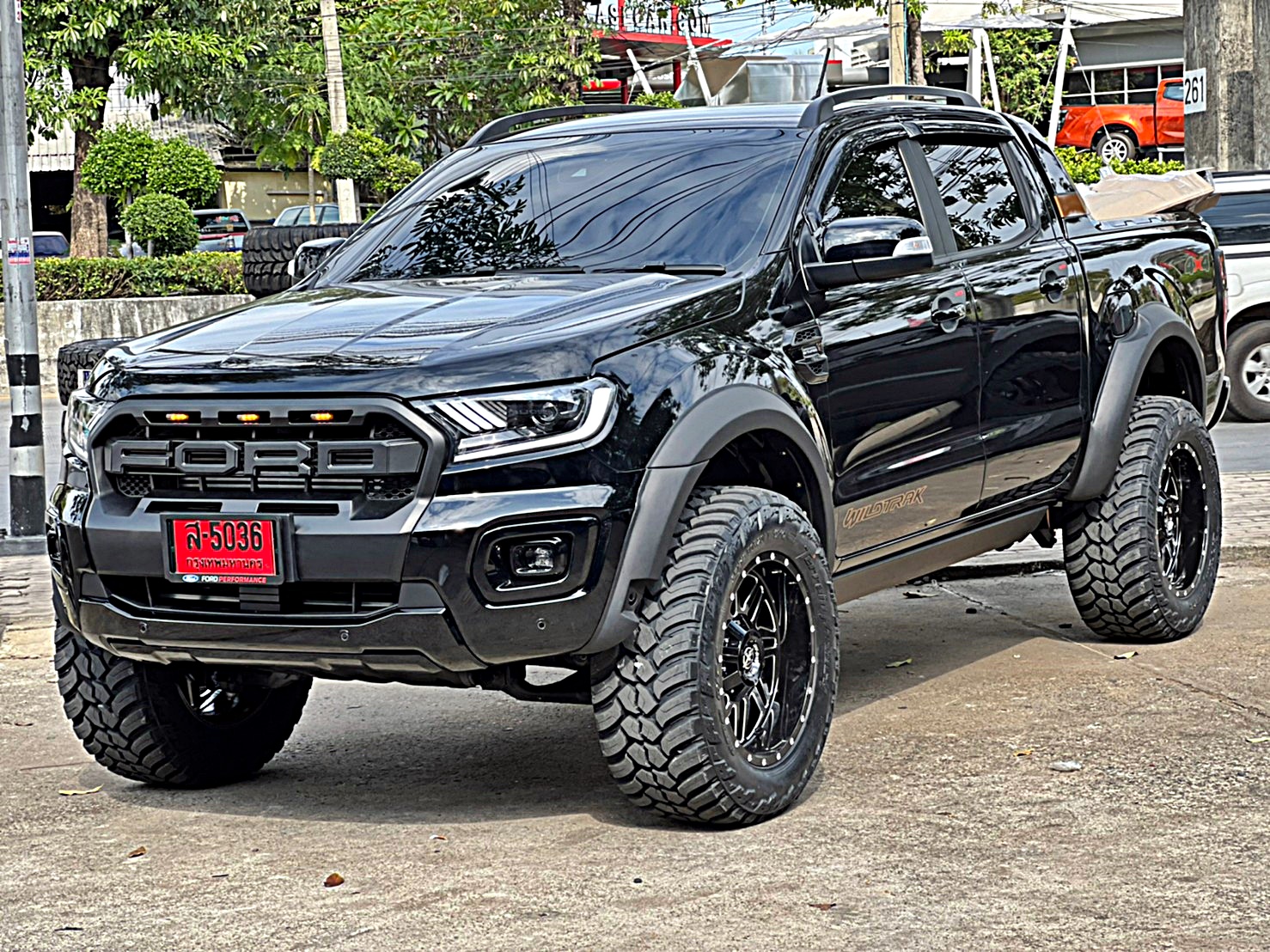 FORD WILDTRAK ชุดแต่งรอบคัน ทรงเมกาที่ STEP9