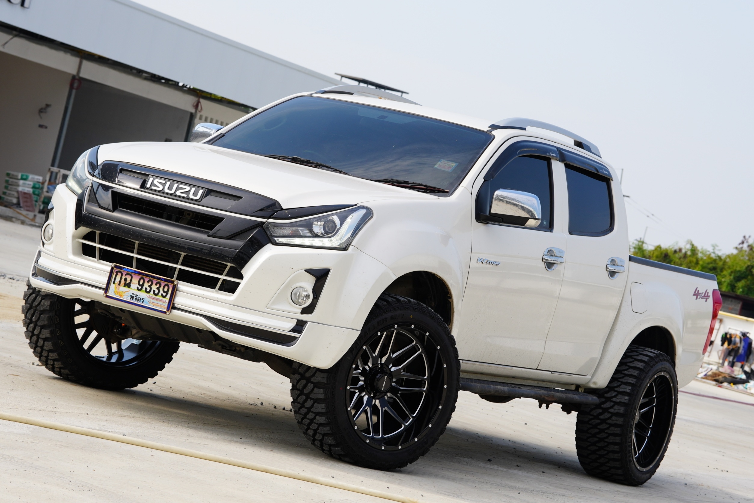 ชุดเเต่ง ISUZU D-MAX V-CROSS 4X4