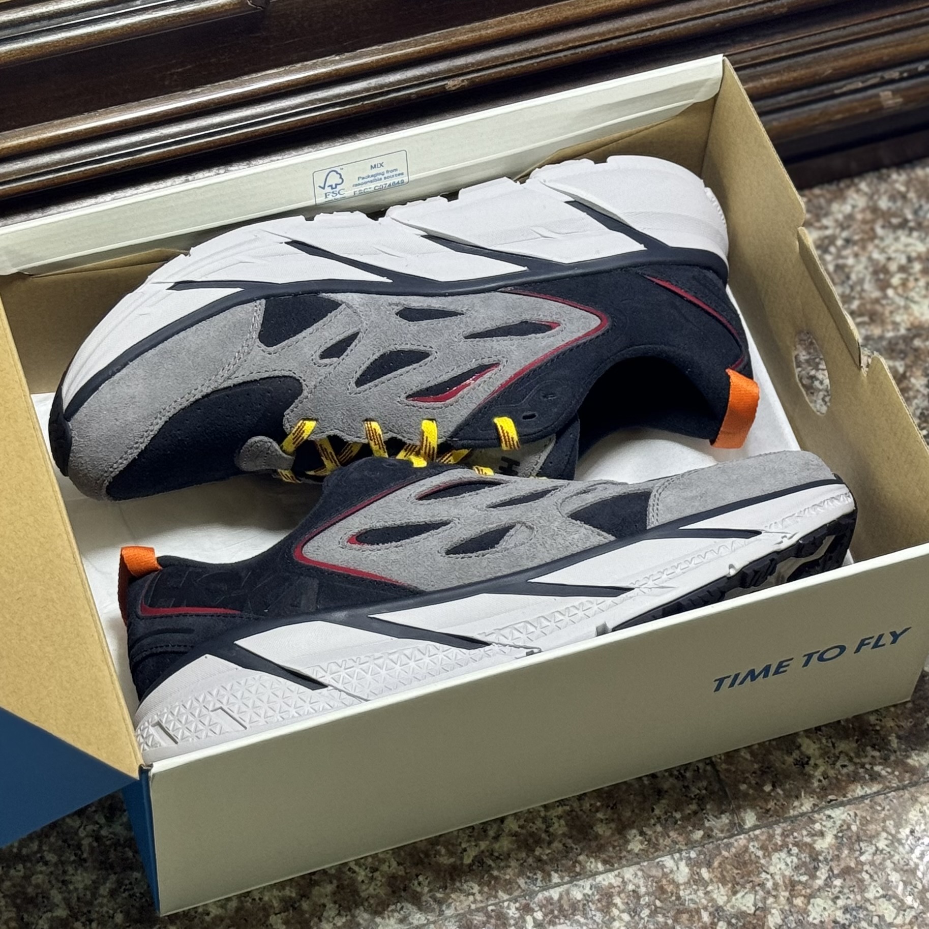 รองเท้า HOKA Clifton L Suede ‘Lunar Rock’ EXCLUSIVE (M5.5-11US)