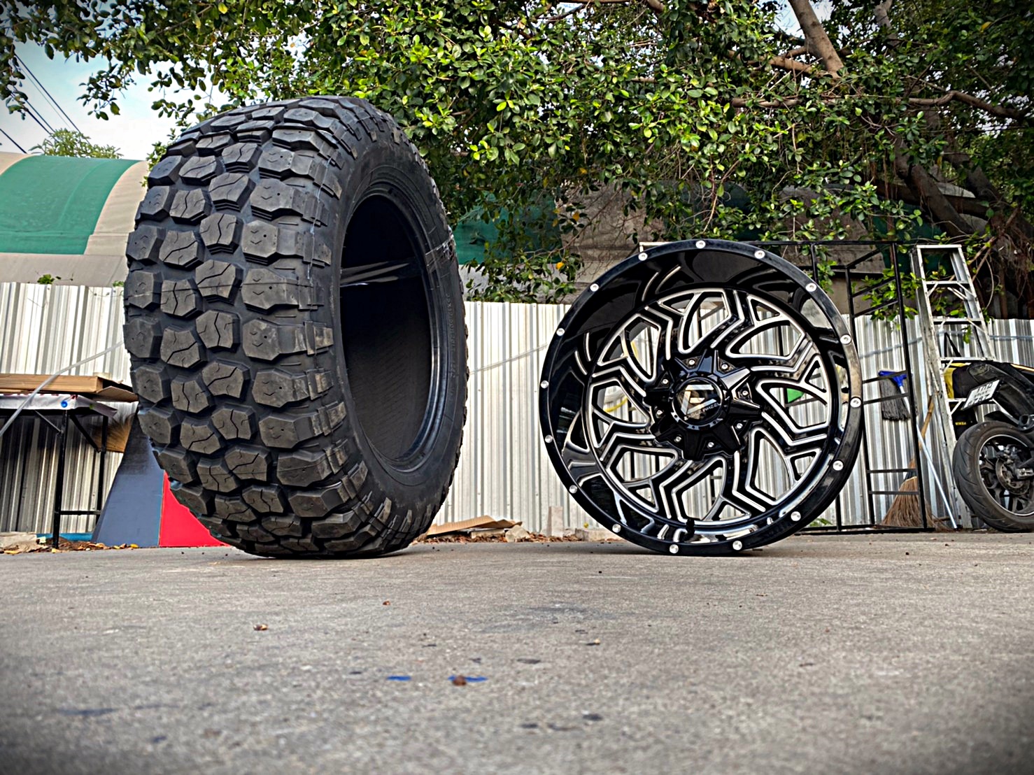 EAGLE BL004 ขอบ20 พร้อมยาง MT ชุด 59000 ปกติ 89000