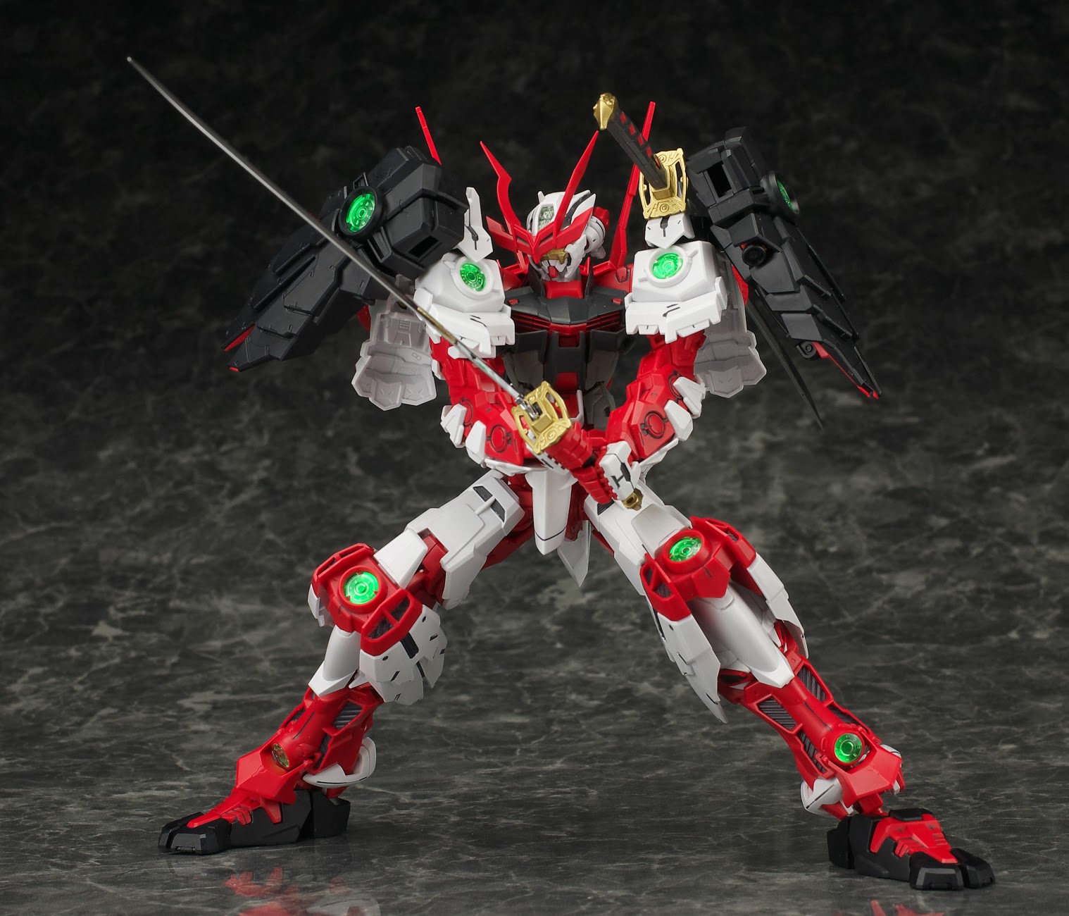 MG 1/100 SENGOKU ASTRAY GUNDAM