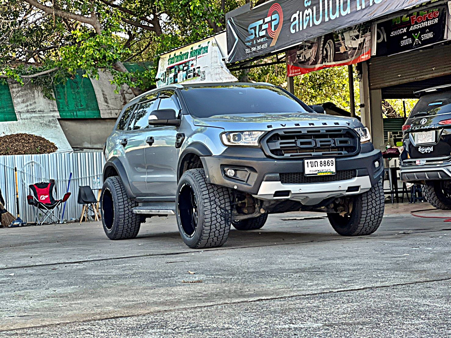 FORD EVEREST ทรงเมกา ล้อ FORCE ที่ STEP9
