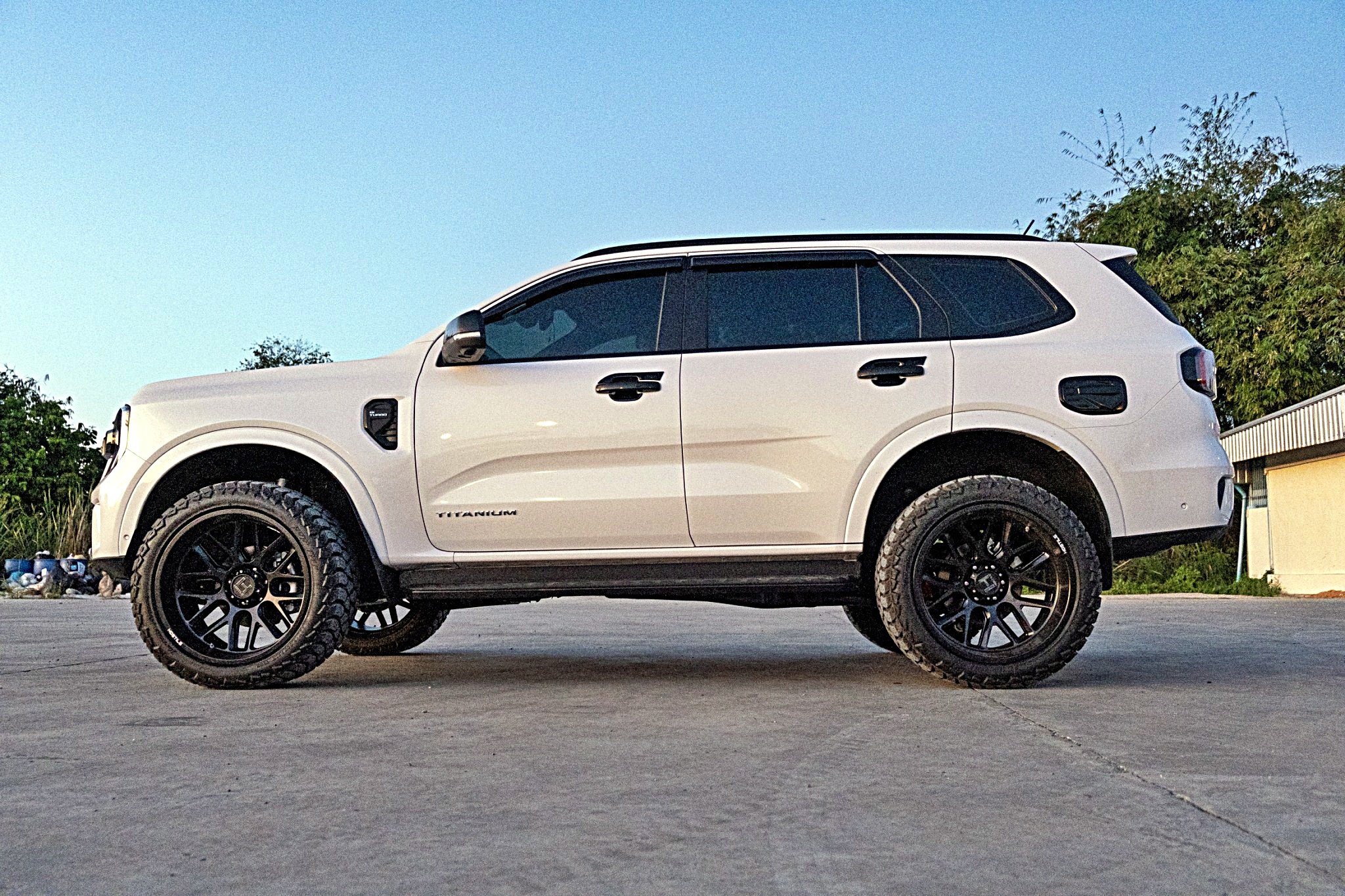 FORD EVEREST NEXTGEN ล้อแท้ HOSTILE H120 ขอบ22 ที่ STEP9