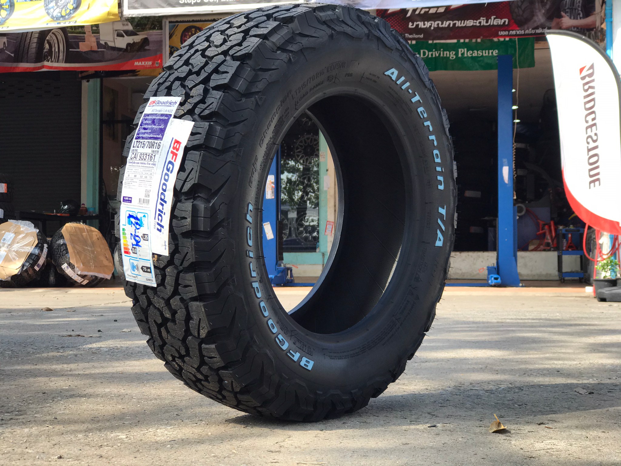 BF GOODRICH KO2 215/70-16 ถูกสุดที่ STEP9