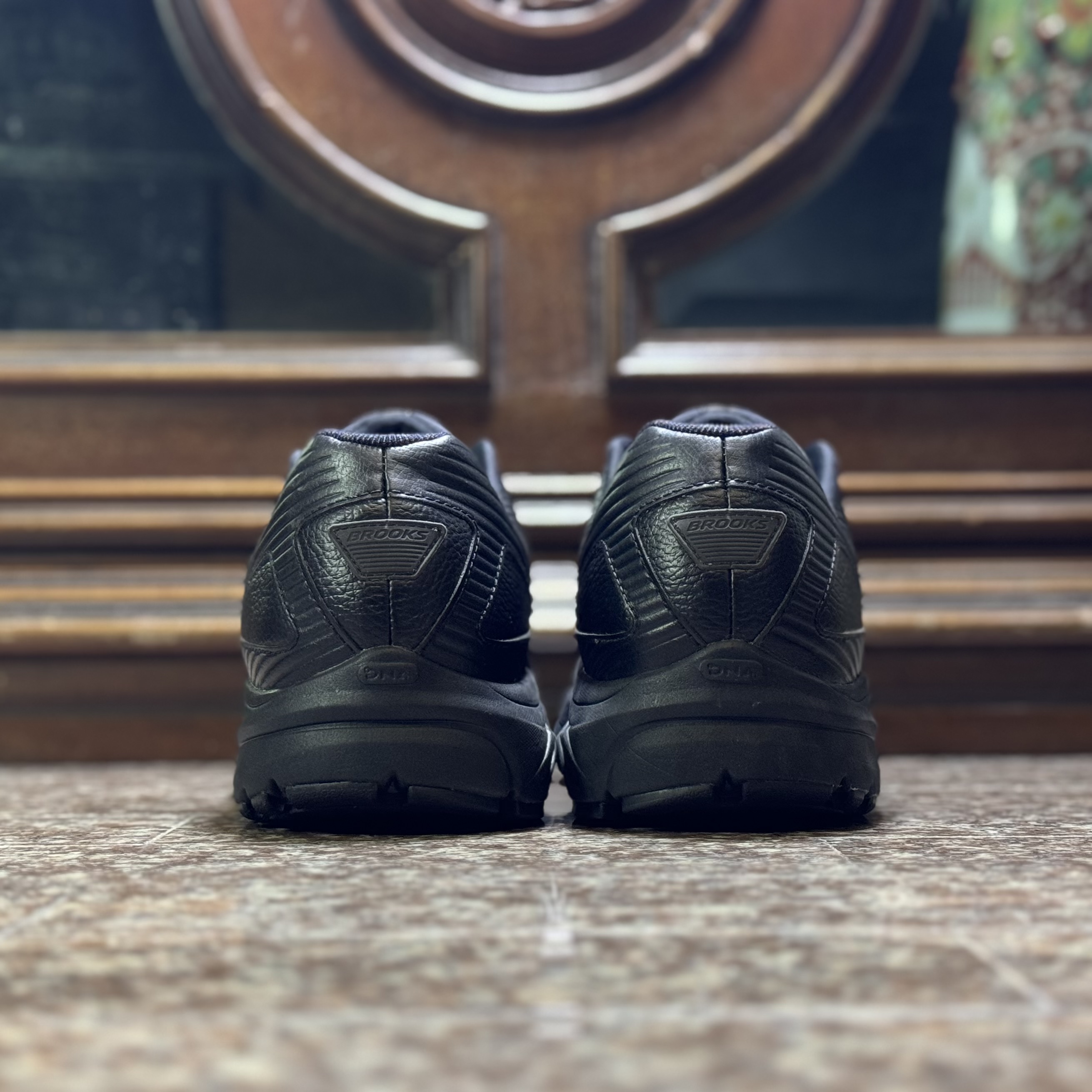 รองเท้า Brooks Addiction Walker 2 ‘TripleBlack’ #มือ2 (M14US)