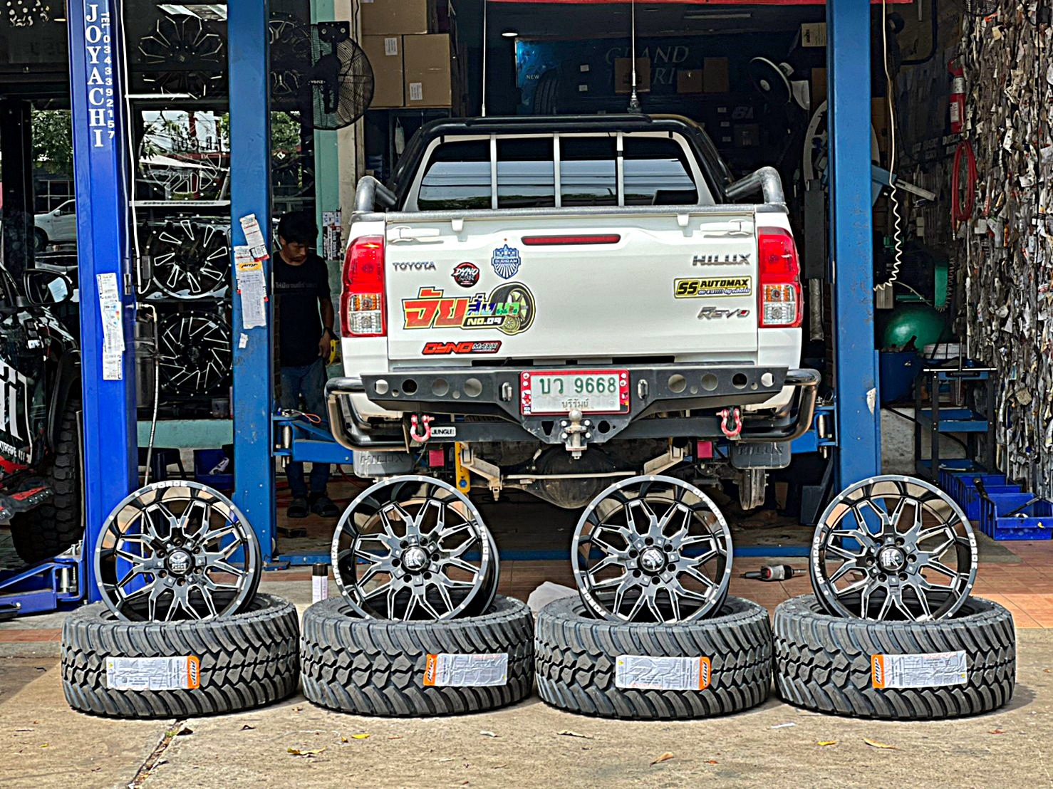 TRITON_หัวเดียวจองคิวจากบุรีรัมย์ ทำทรงเมกาที่ STEP9