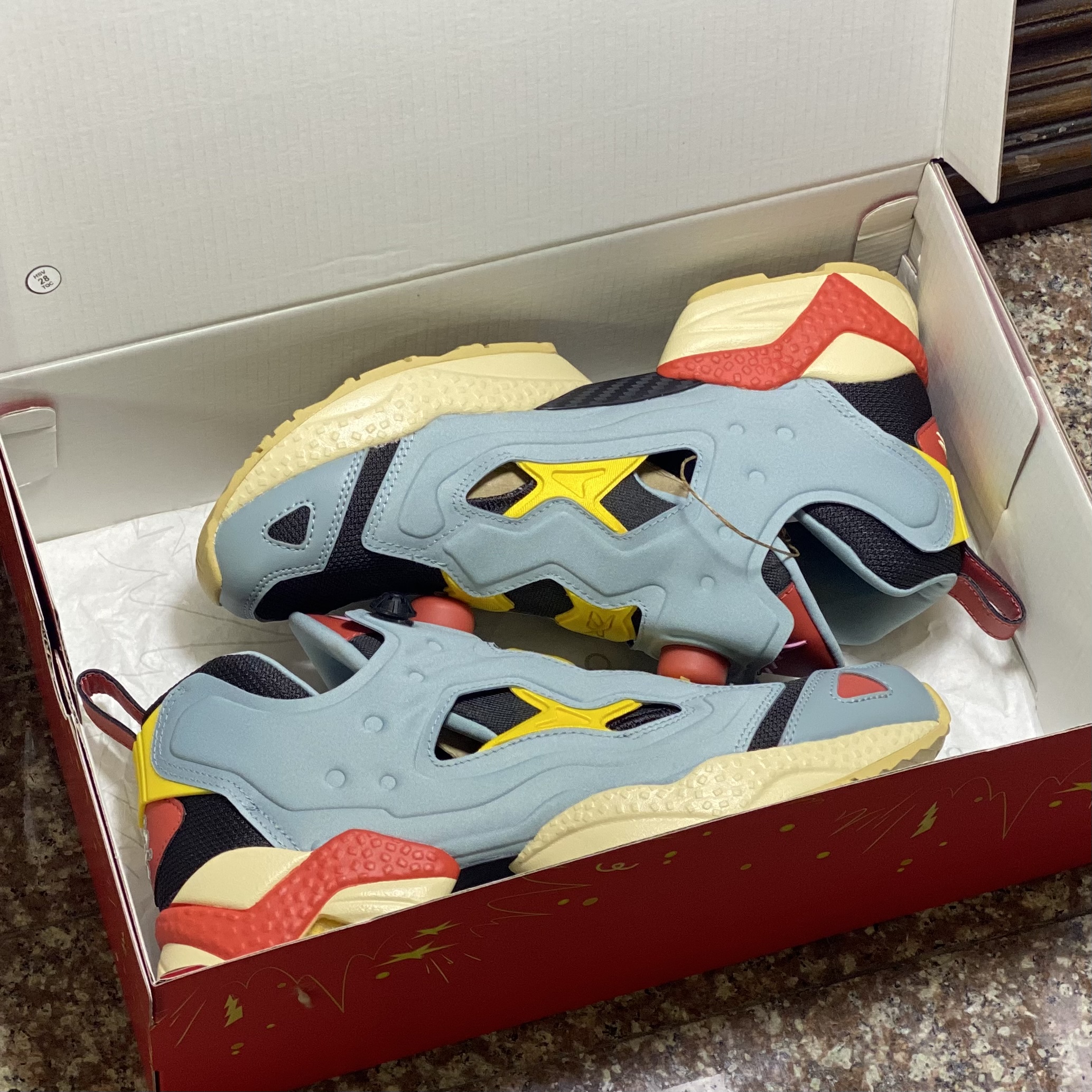 รองเท้า Reebok X Looney Tunes InstraPump Fury 95 ‘LIMITED’ (M7/7.5/8/8.5/9/11US)