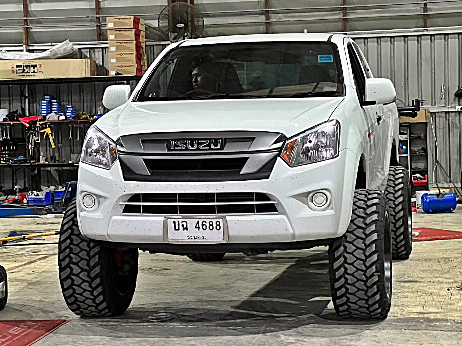 D-MAX ตัวเตี้ย ทำให้เป็นตัวสูง ทรงเมกา