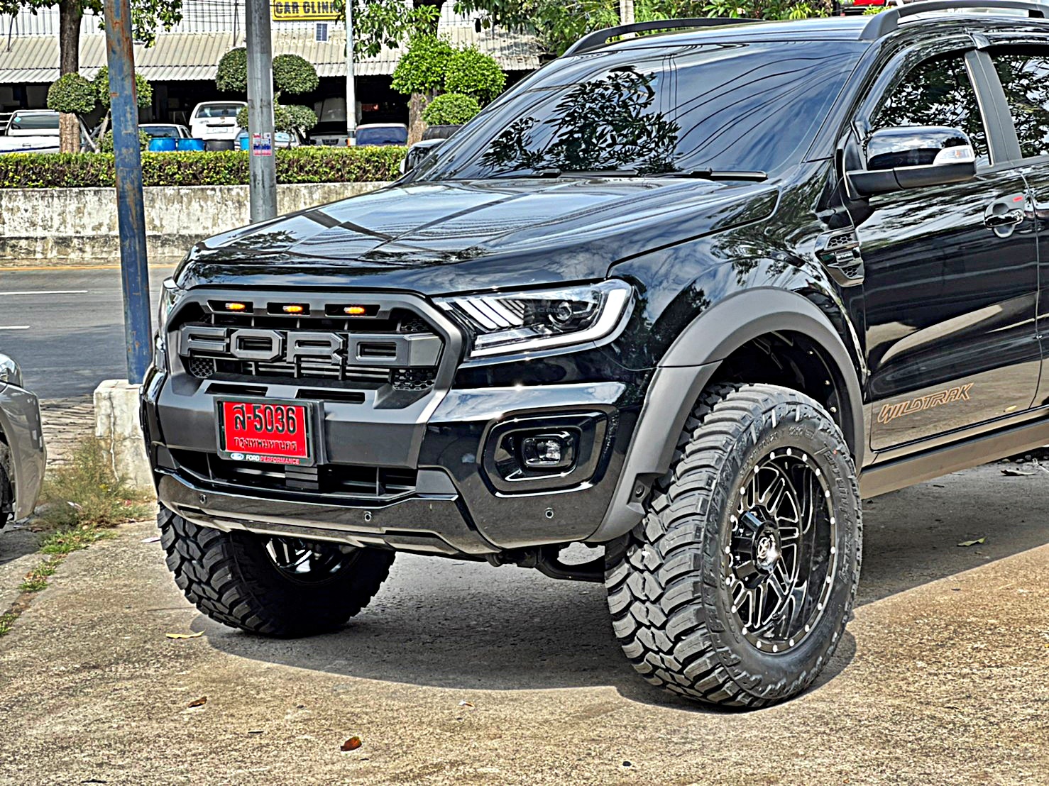 FORD WILDTRAK ชุดแต่งรอบคัน ทรงเมกาที่ STEP9