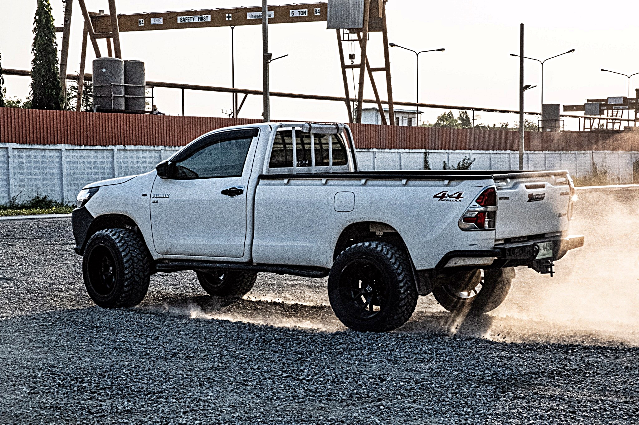 REVO หัวเดียว จองคิวจากแพร่ ทำทรงเมกาที่ STEP9