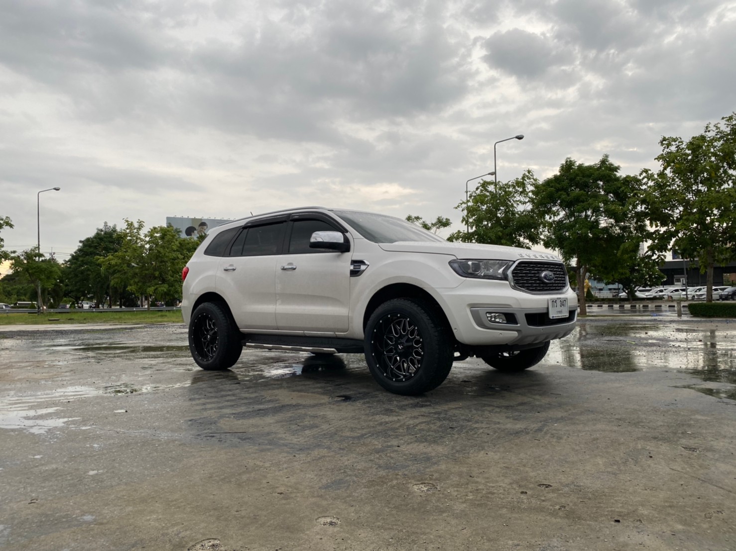 FORD EVEREST แบบไม่ยก