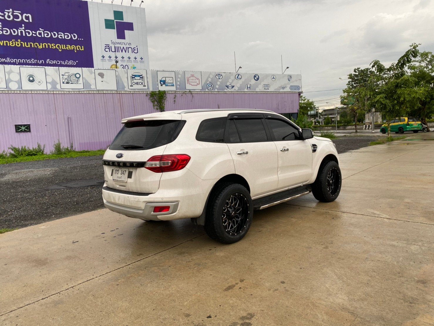 FORD EVEREST แบบไม่ยก