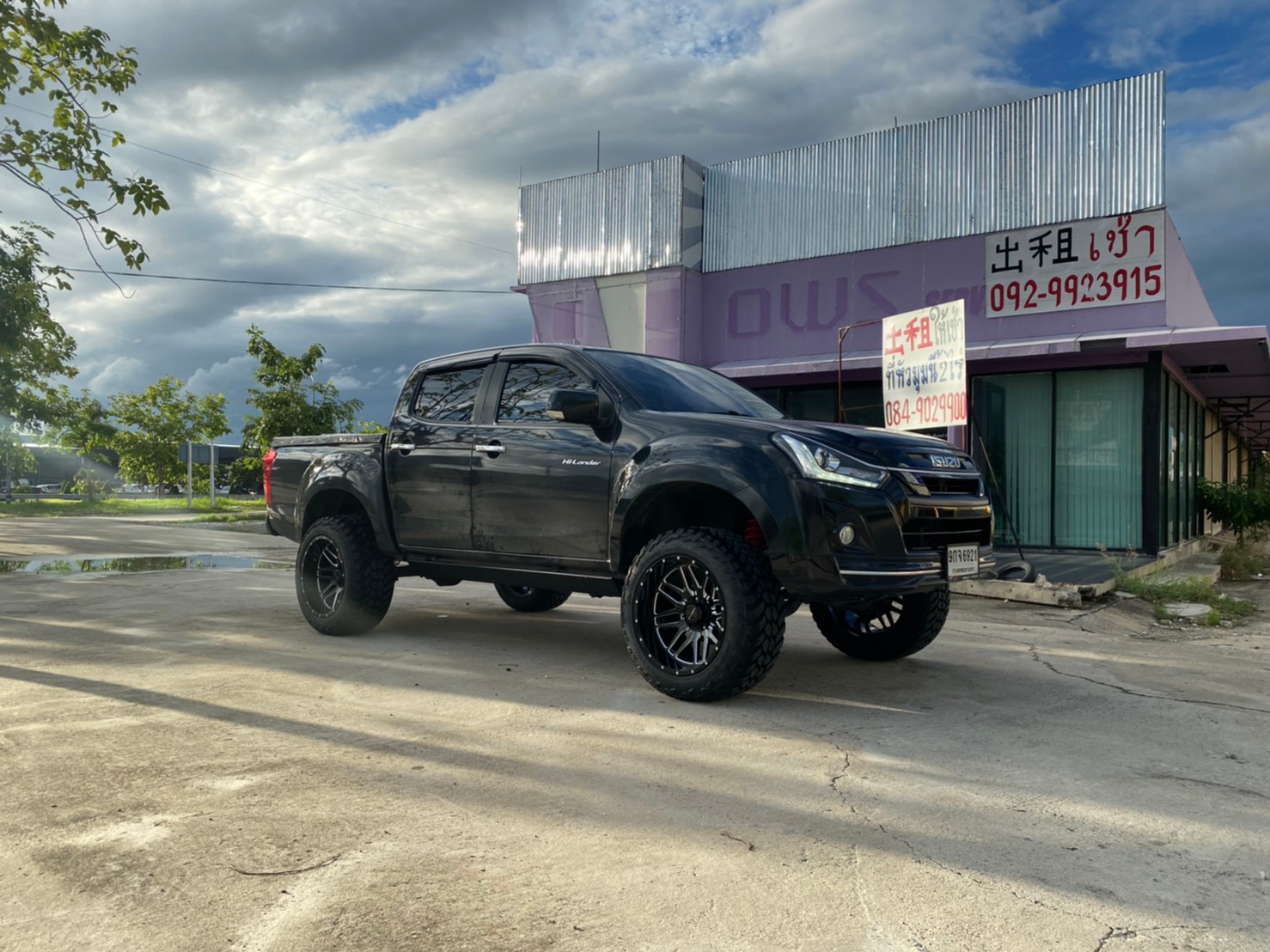 D-MAX จัดทรงเมกา ที่ STEP9 หล่อทุกลำ