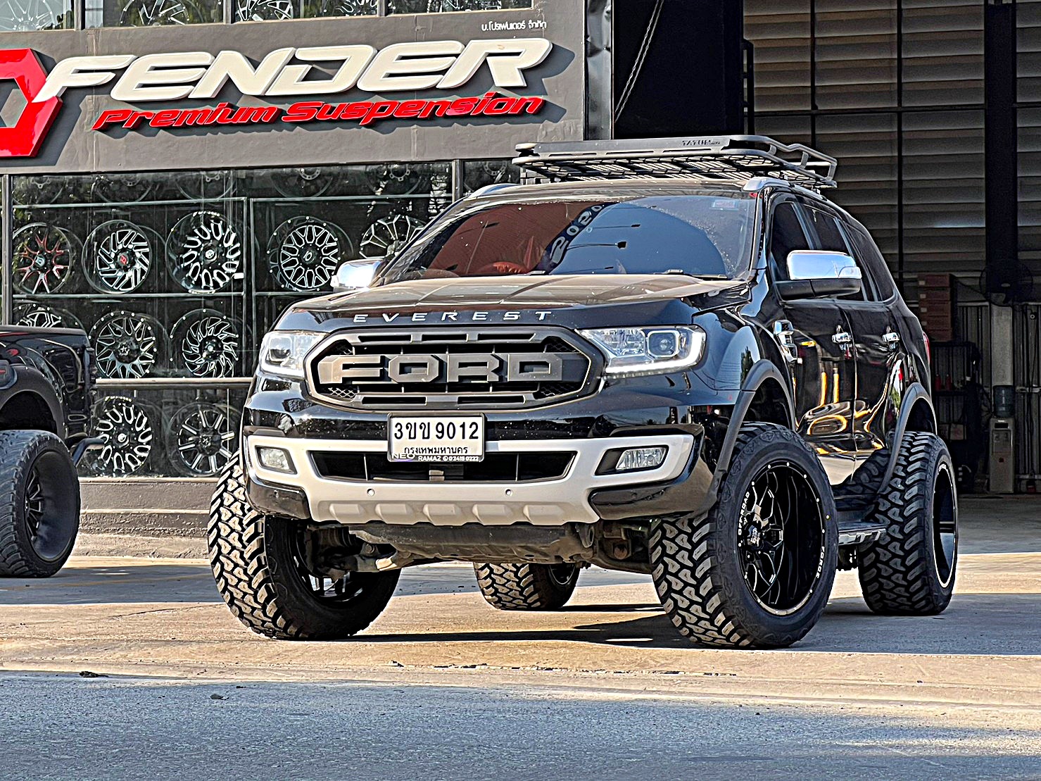 FORD EVEREST แต่งทรงเมกาที่ STEP9