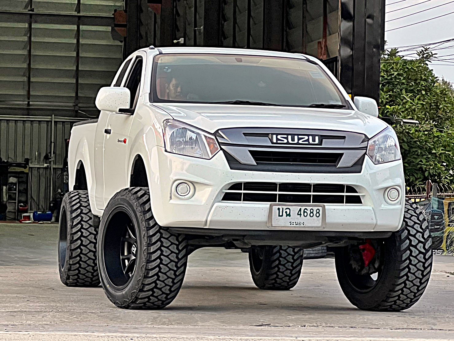 D-MAX ตัวเตี้ย ทำให้เป็นตัวสูง ทรงเมกา