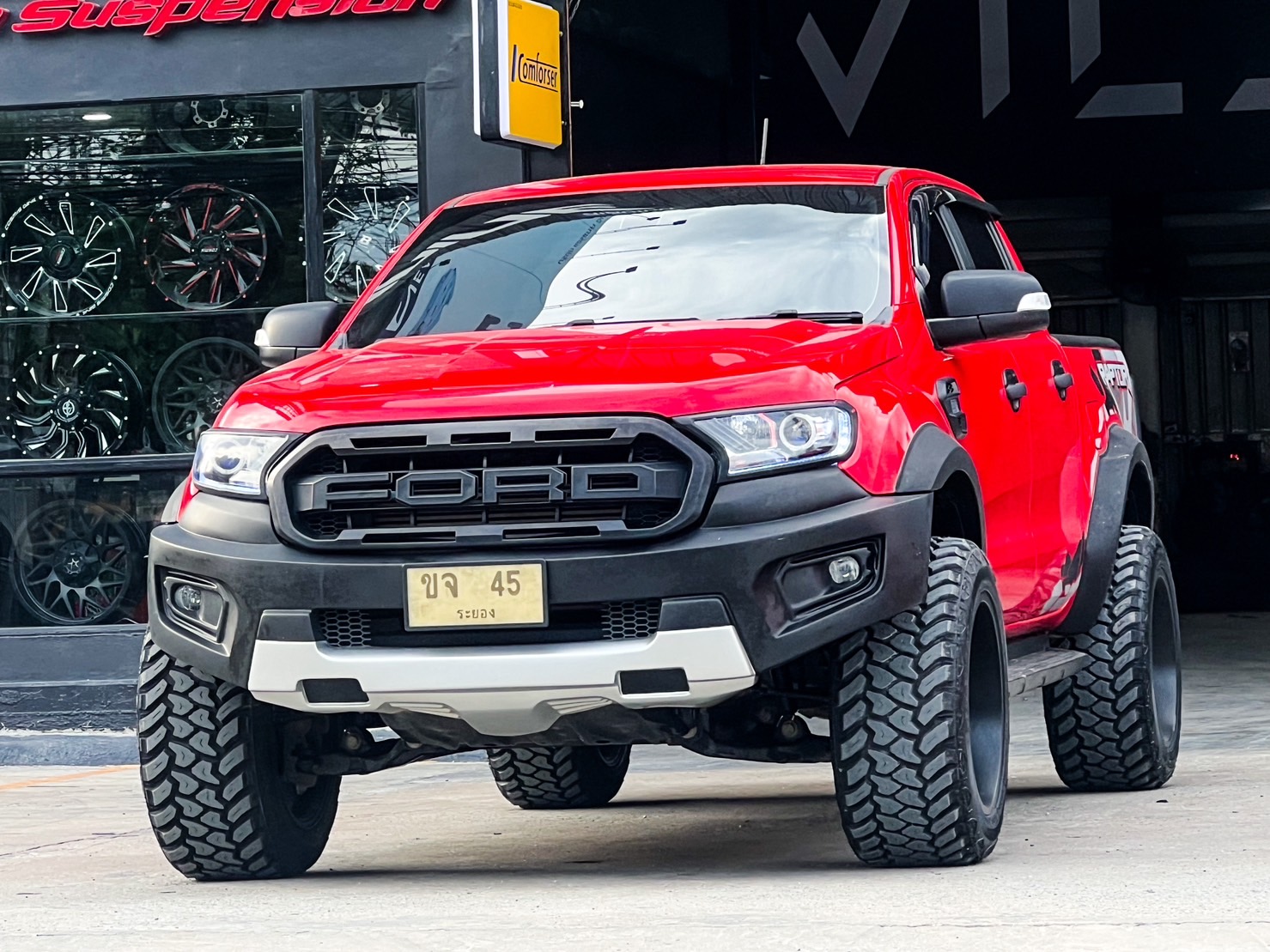 FORD RANGER จองคิวมาจาก ระยอง แต่งรถที่ STEP9