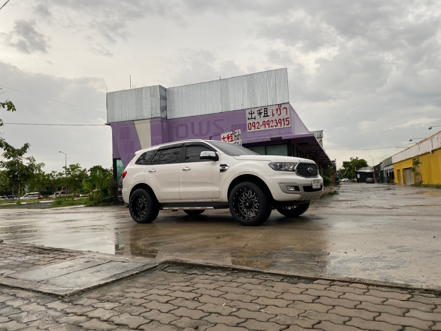FORD EVEREST แบบไม่ยก
