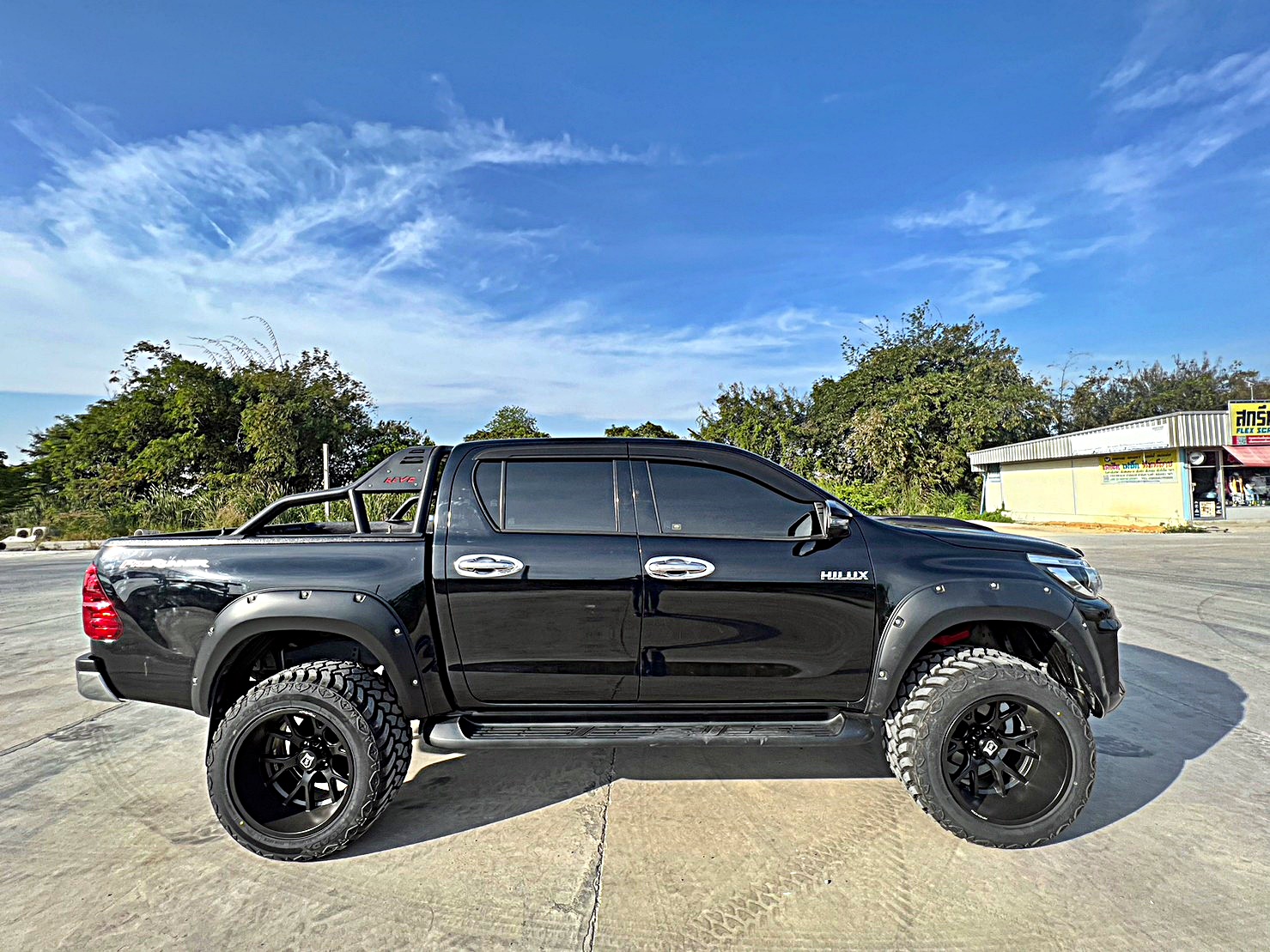 TOYOTA REVO แต่งทรงเมกาที่ STEP9