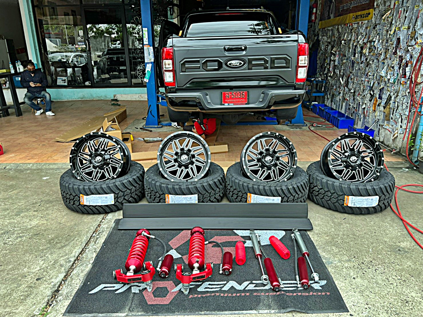 FORD WILDTRAK ชุดแต่งรอบคัน ทรงเมกาที่ STEP9