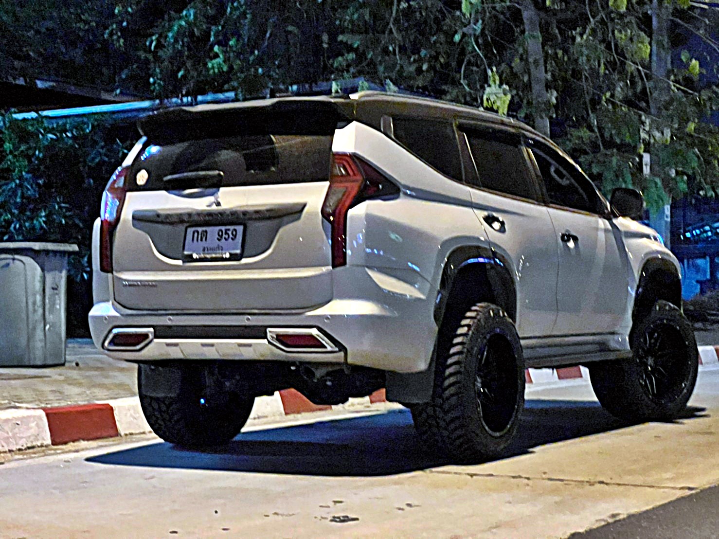 PAJERO SPORT ทรงเมกา ที่ STEP9