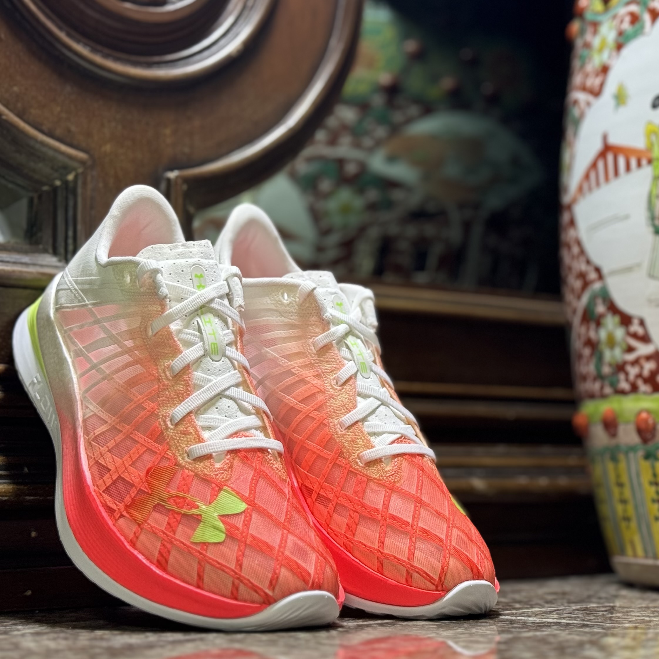 รองเท้าวิ่ง Under Armour Flow Velociti Elite (M8US)