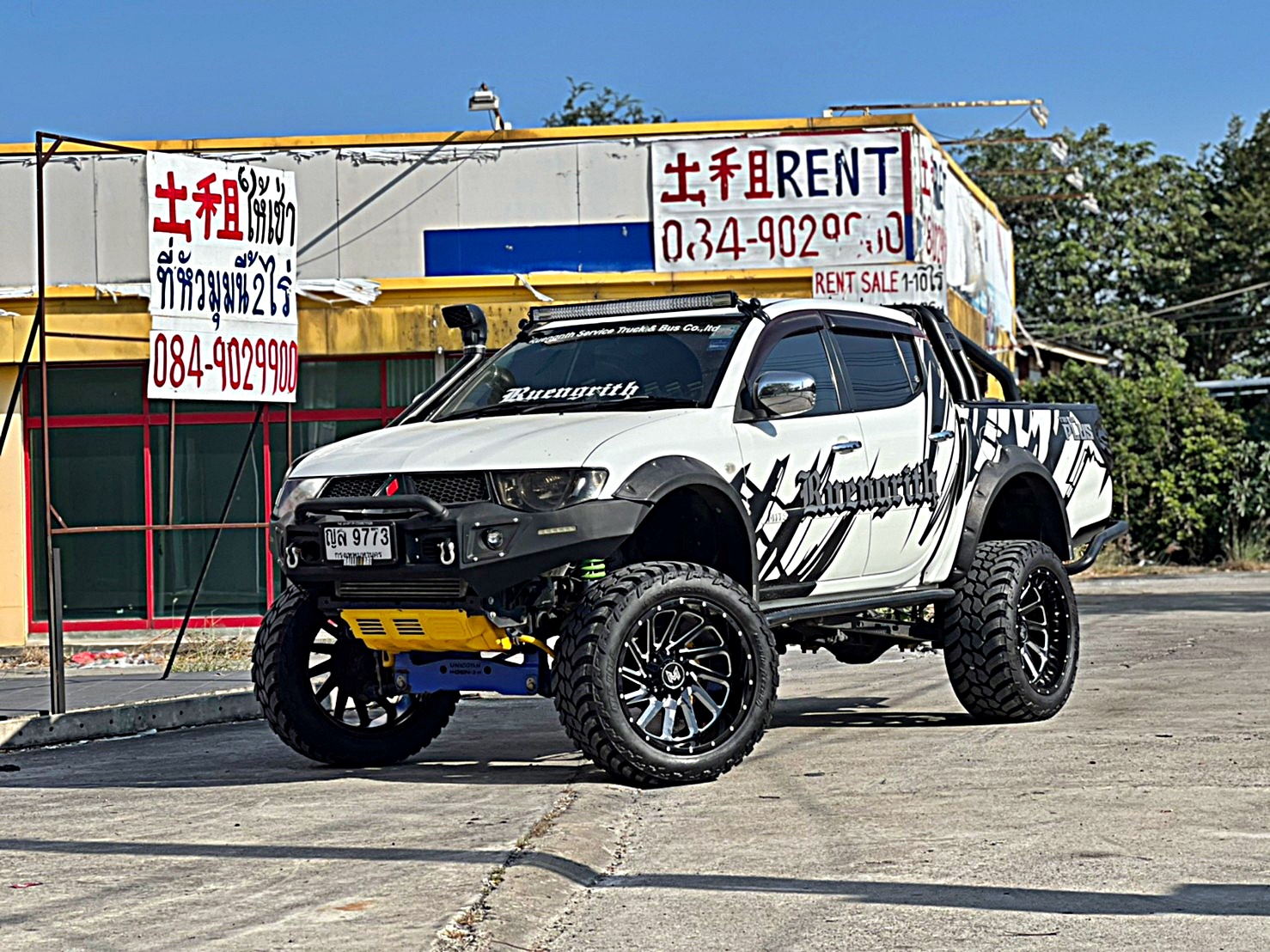 TRITON ทรงเมกา ที่ STEP9