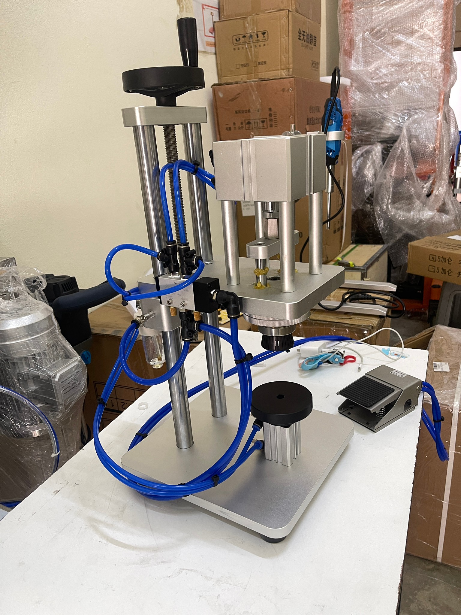 🌈15920 เครื่องหนีบปิดขอบฝาขวดน้ำหอม กึ่งอัตโนมัติ สะดวกไม่ต้องออกแรง รุ่น CYT-01