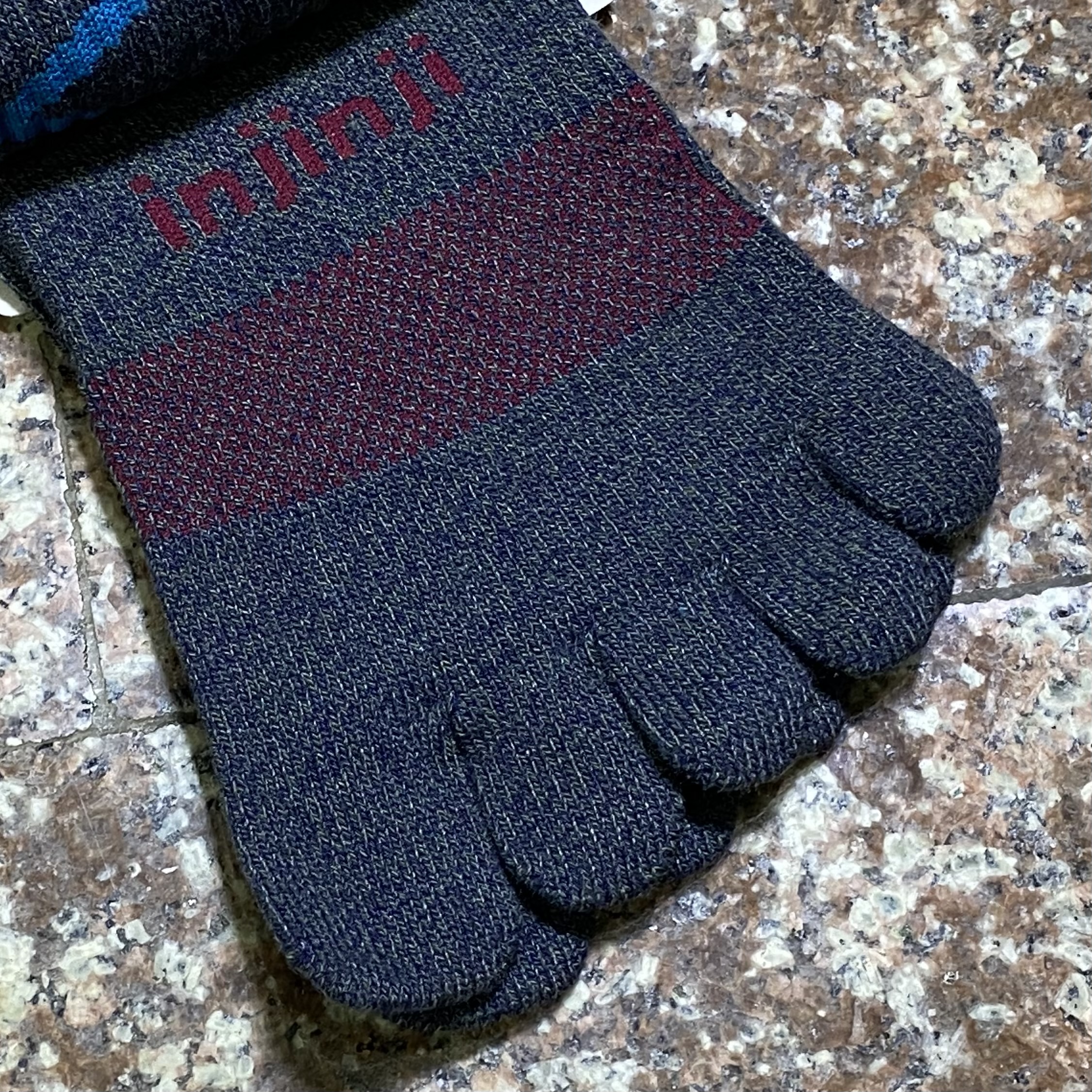 ถุงเท้าวิ่ง Injinji Trail Mid Weight Crew Running Socks (L)