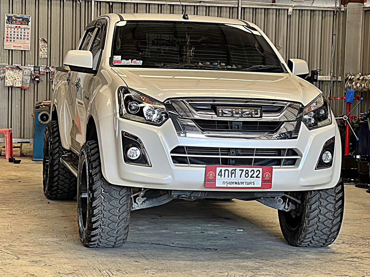 D-MAX แต่งทรงเมกาที่ STEP9