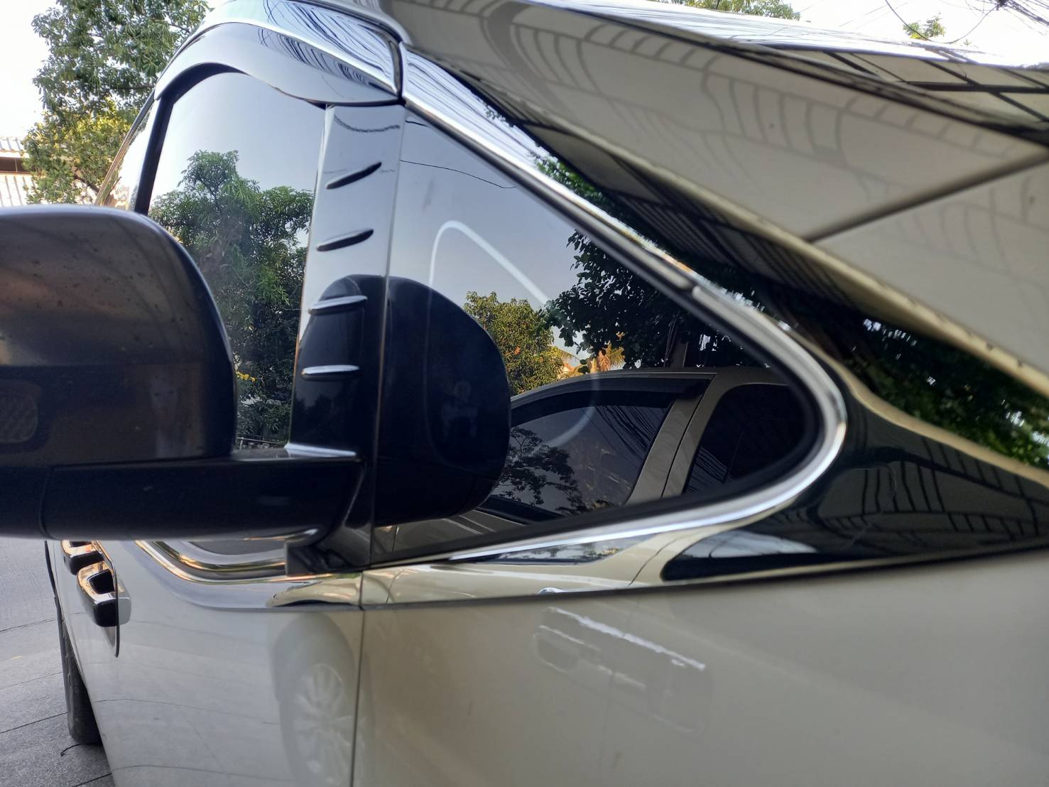 โครเมี่ยมแต่งเสาAหน้า Hyundai Staria เกรดพรีเมี่ยมนำเข้าจากเกาหลีแท้ 100%