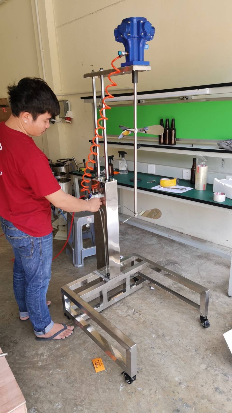 18552 เครื่องผสมกวนแบบใช้ปั้มลม SP-100G-H900 แบบรถเข็น