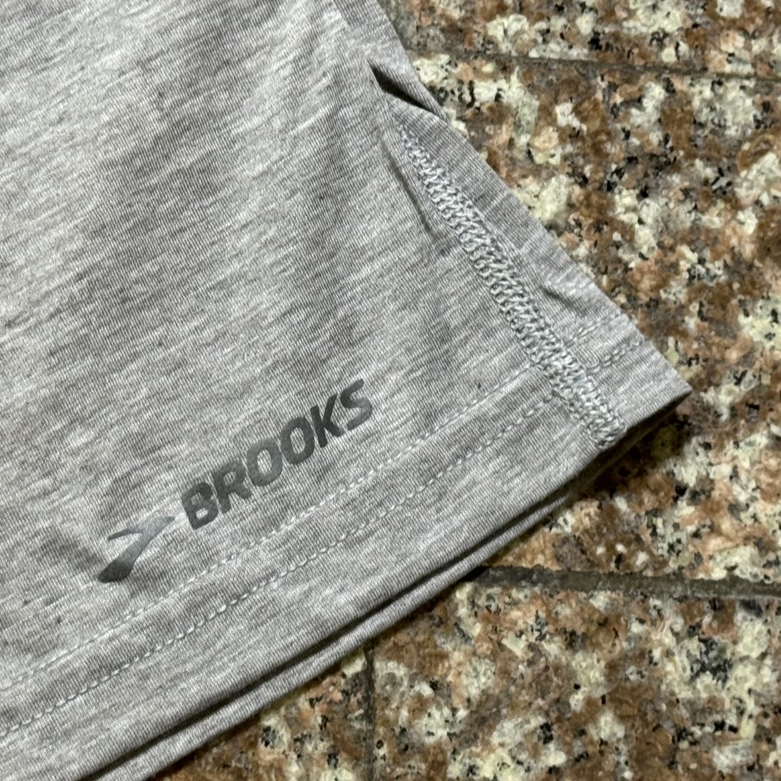 เสื้อวิ่ง Brooks Run Happy Holiday 2017 Distance LS (M)