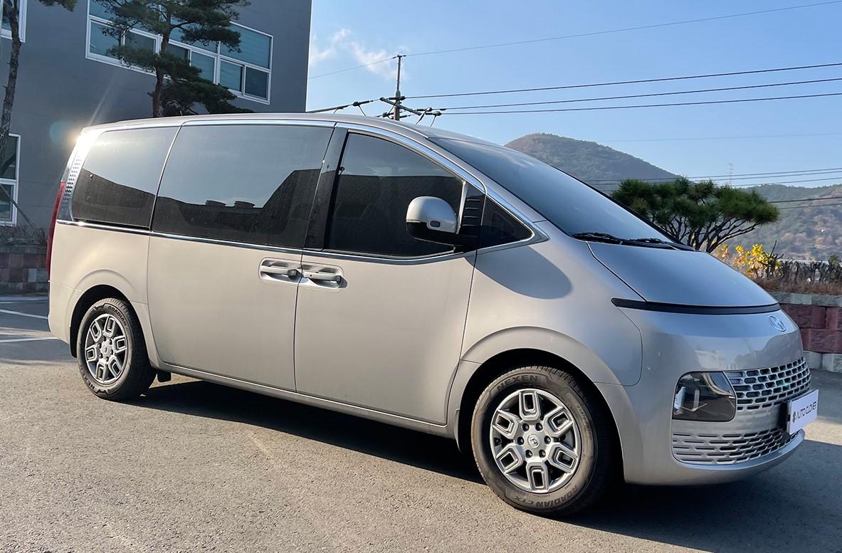 โครเมี่ยมแต่งขอบหน้่าต่างบน Hyundai STARIA