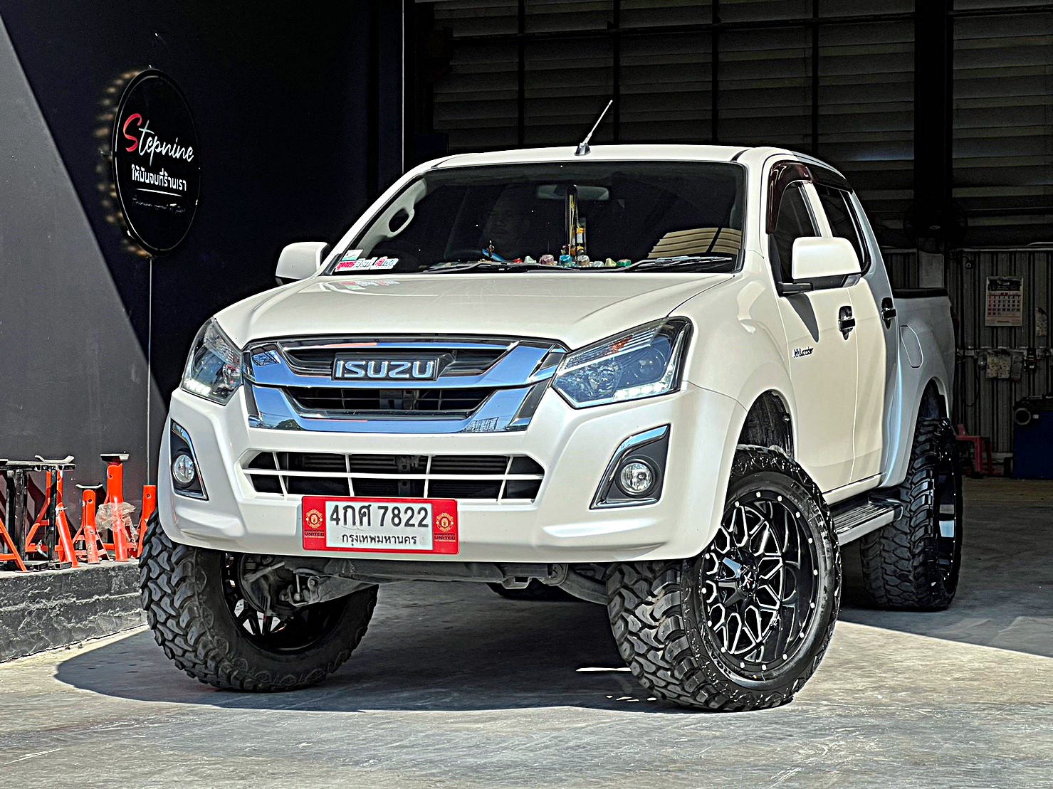 D-MAX แต่งทรงเมกาที่ STEP9