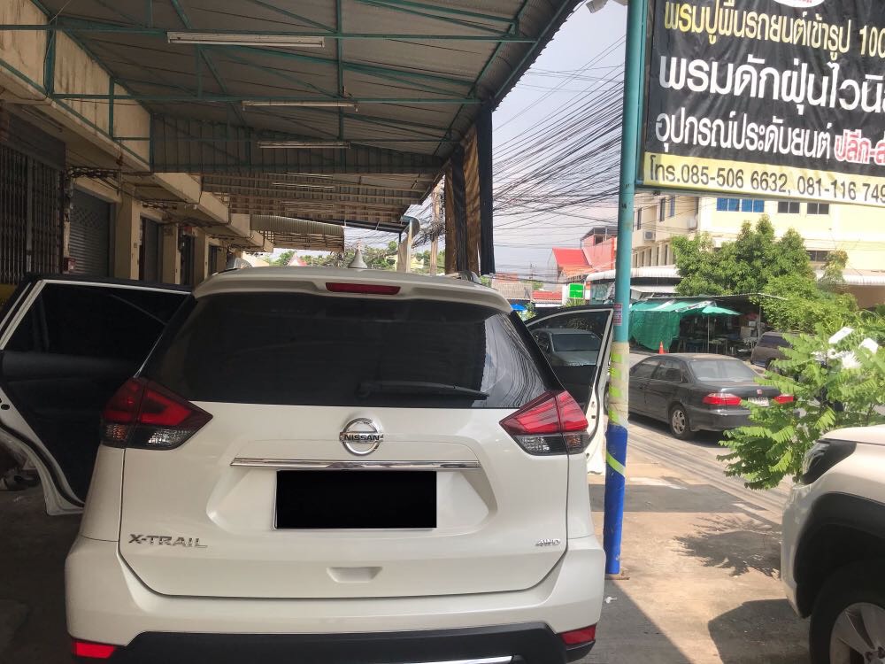 พรมปูพื้นรถยนต์ NISSAN X-TRAIL SUV7 ที่นั่ง พรม6D หนานุ่ม สีดำด้ายแดง เต็มคัน