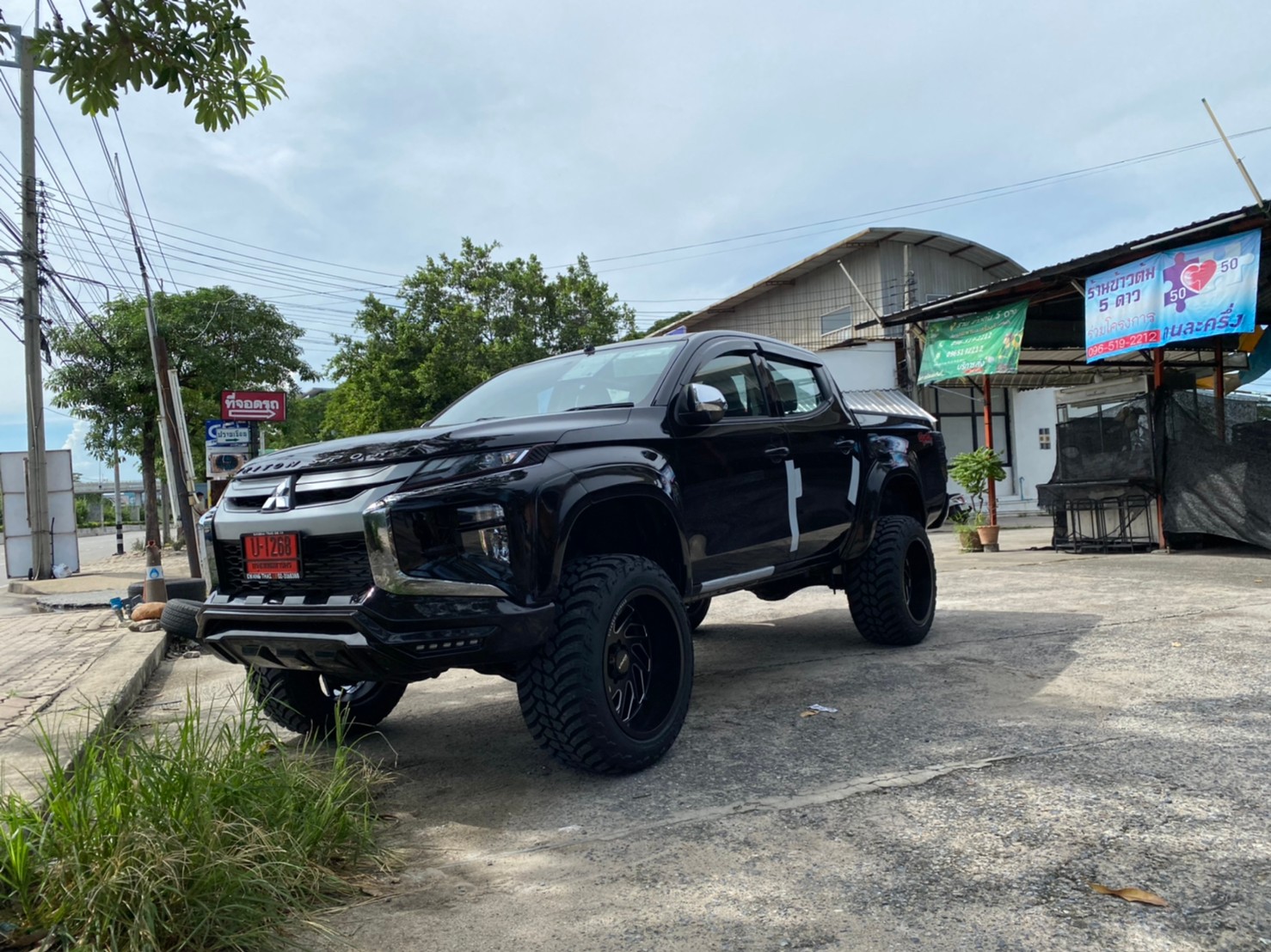 TRITON ป้ายแดงจัดทรงเมกาที่ STEP9