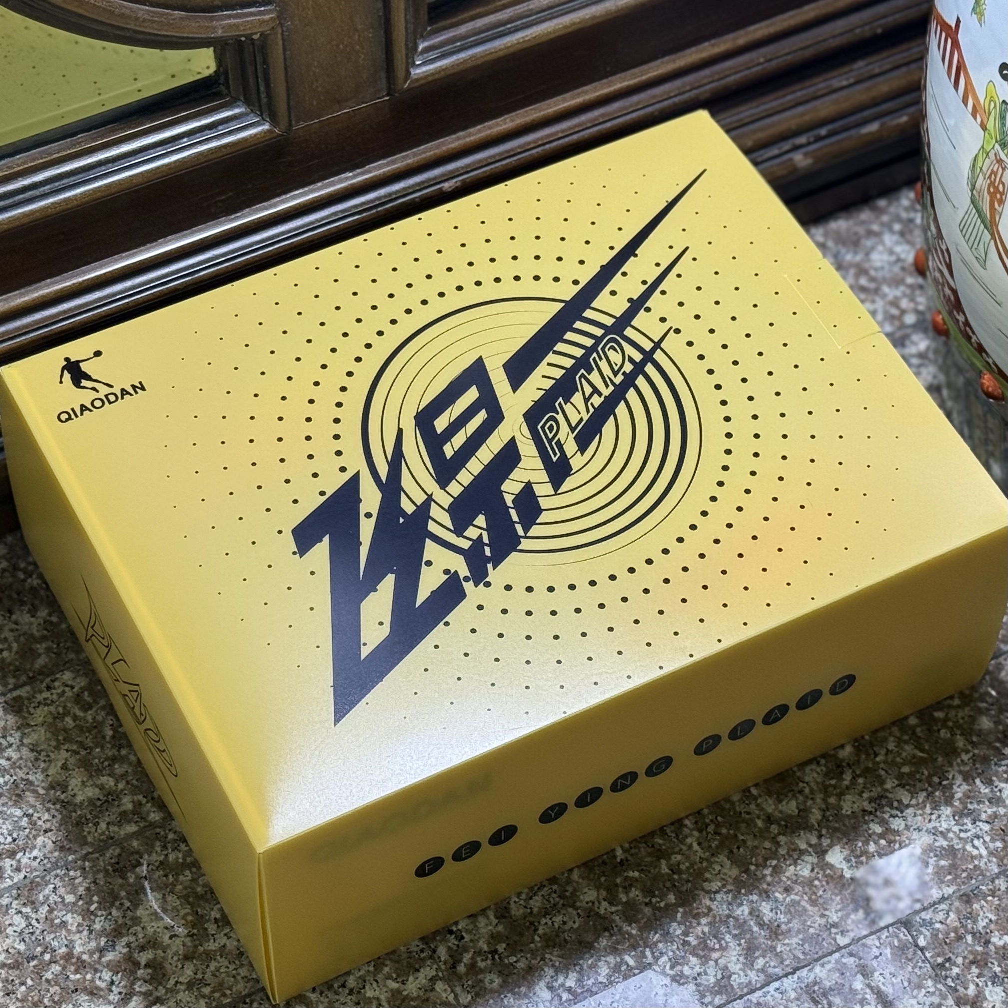 รองเท้าวิ่ง Qiaodan Feiying Plaid 1.5 ‘Shiny Yellow’ (M11US)