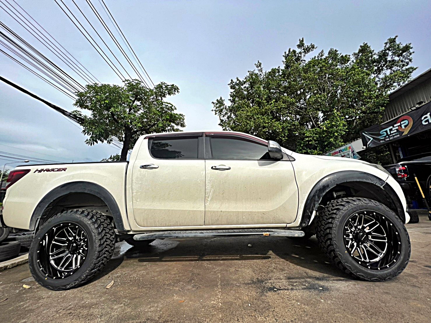 ตัวอย่างการแต่งรถแนวเมกา สำหรับ MAZDA