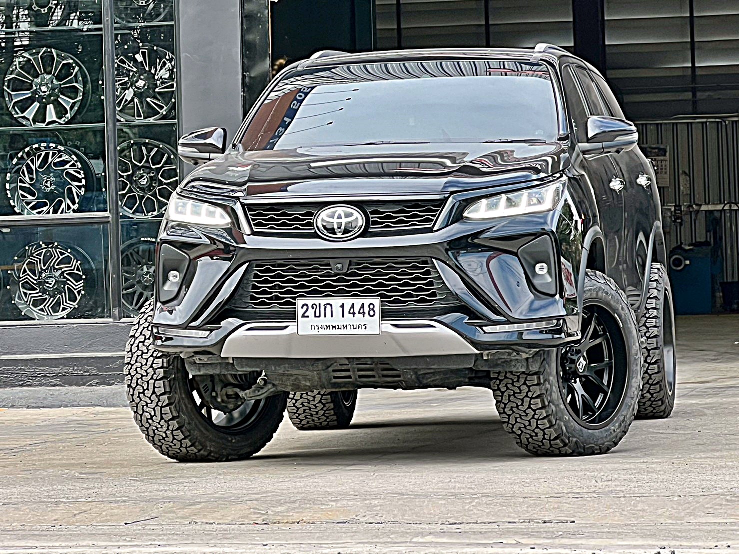TOYOTA FORTUNER LEGENDER แต่งทรงเมกาที่ STEP9