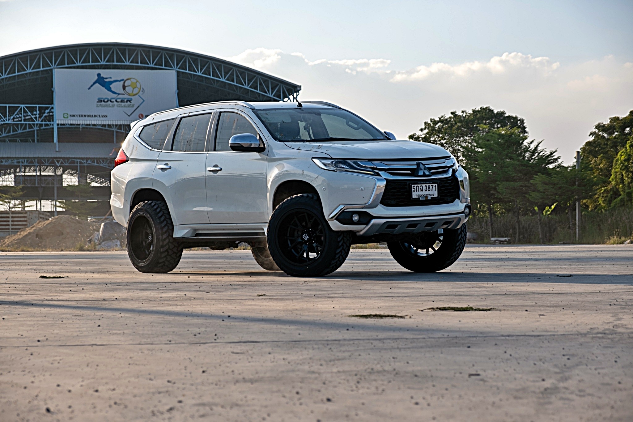 PAJERO SPORT แต่งรถแนวเมกา ที่ STEP9
