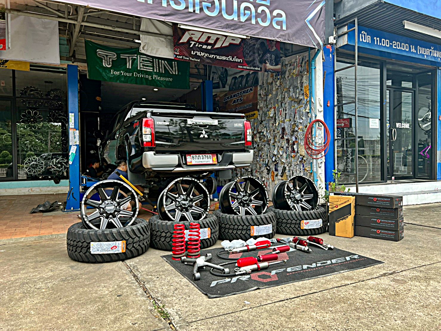 TRITON ทรงเมกา ที่ STEP9