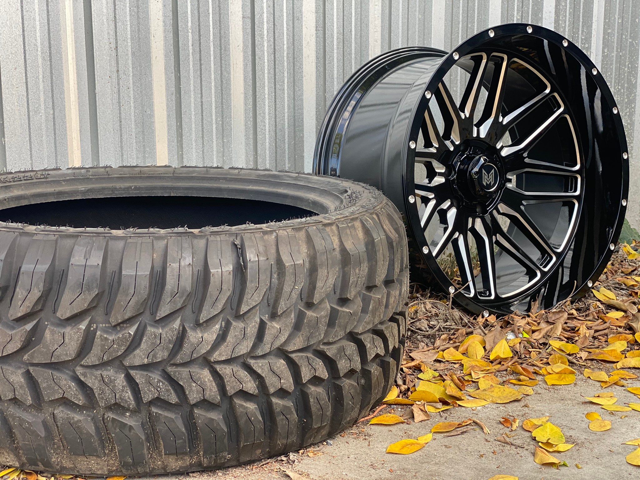 MAGNETIC 22x12 ET-44 CROSSWIND MT 33/12.5R22