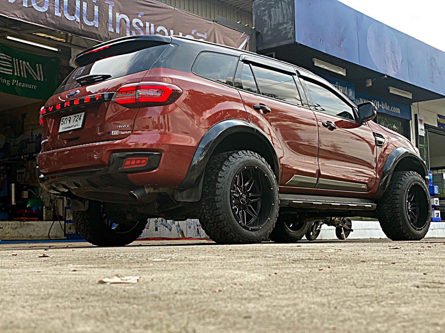 FORD EVEREST จัดทรงเมกาที่ STEP9