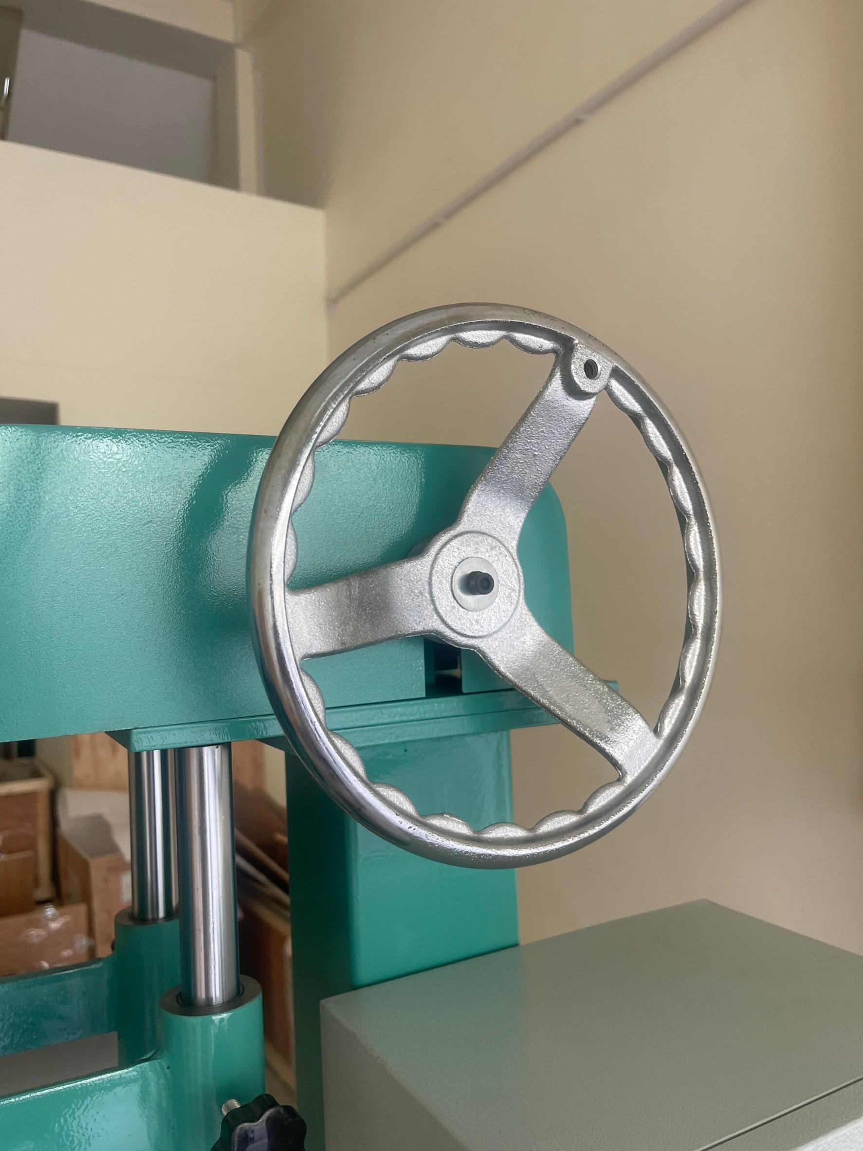 16053 เครื่องปั่นผสมของเหลว เครื่องปั่นครีม เครื่องปั่นโลชั่น (ไม่ได้แถมถังนะคะ)