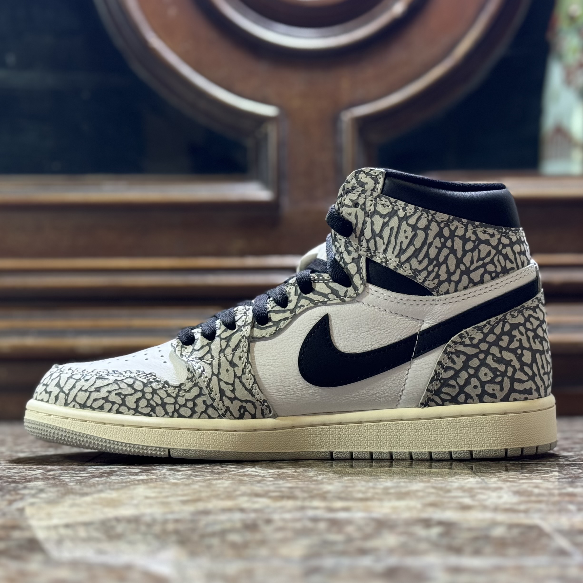 รองเท้า Nike Air Jordan 1 ‘White/Cement’ (M9US)