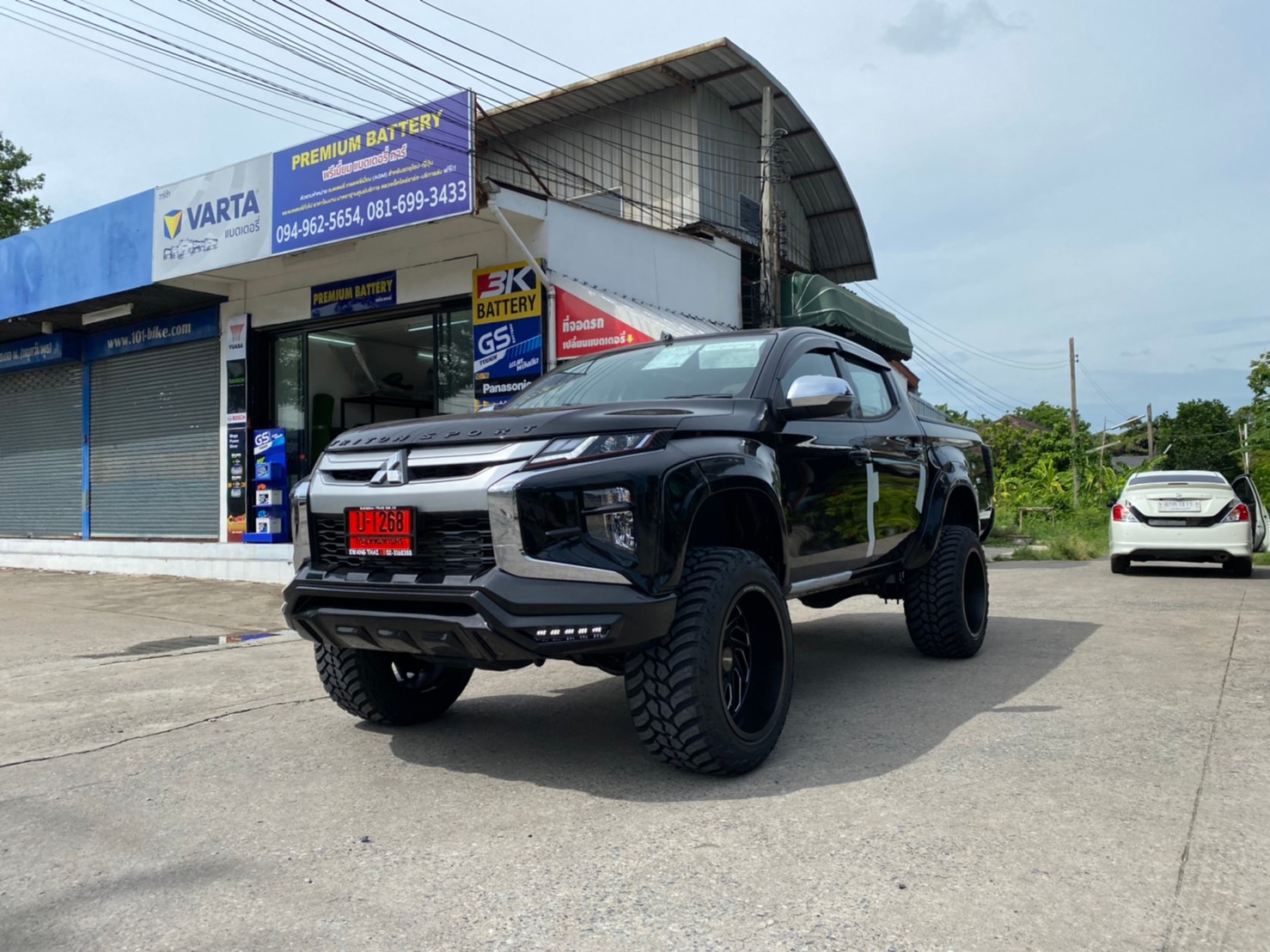 TRITON ป้ายแดงจัดทรงเมกาที่ STEP9