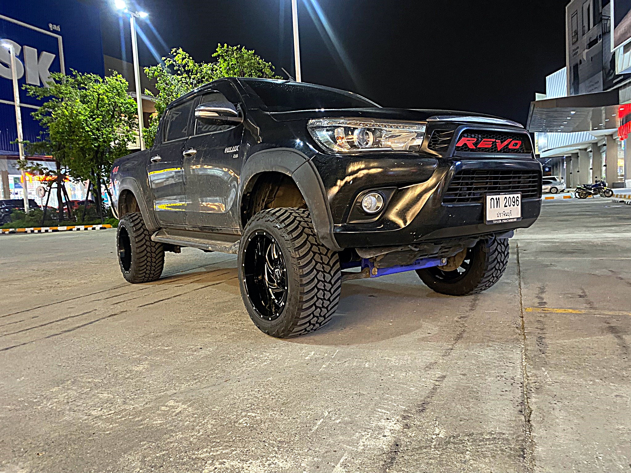 TOYOTA REVO ทรงเมกา